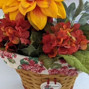 Longaberger Geranium Basket with plastic protective insert & cloth liner
